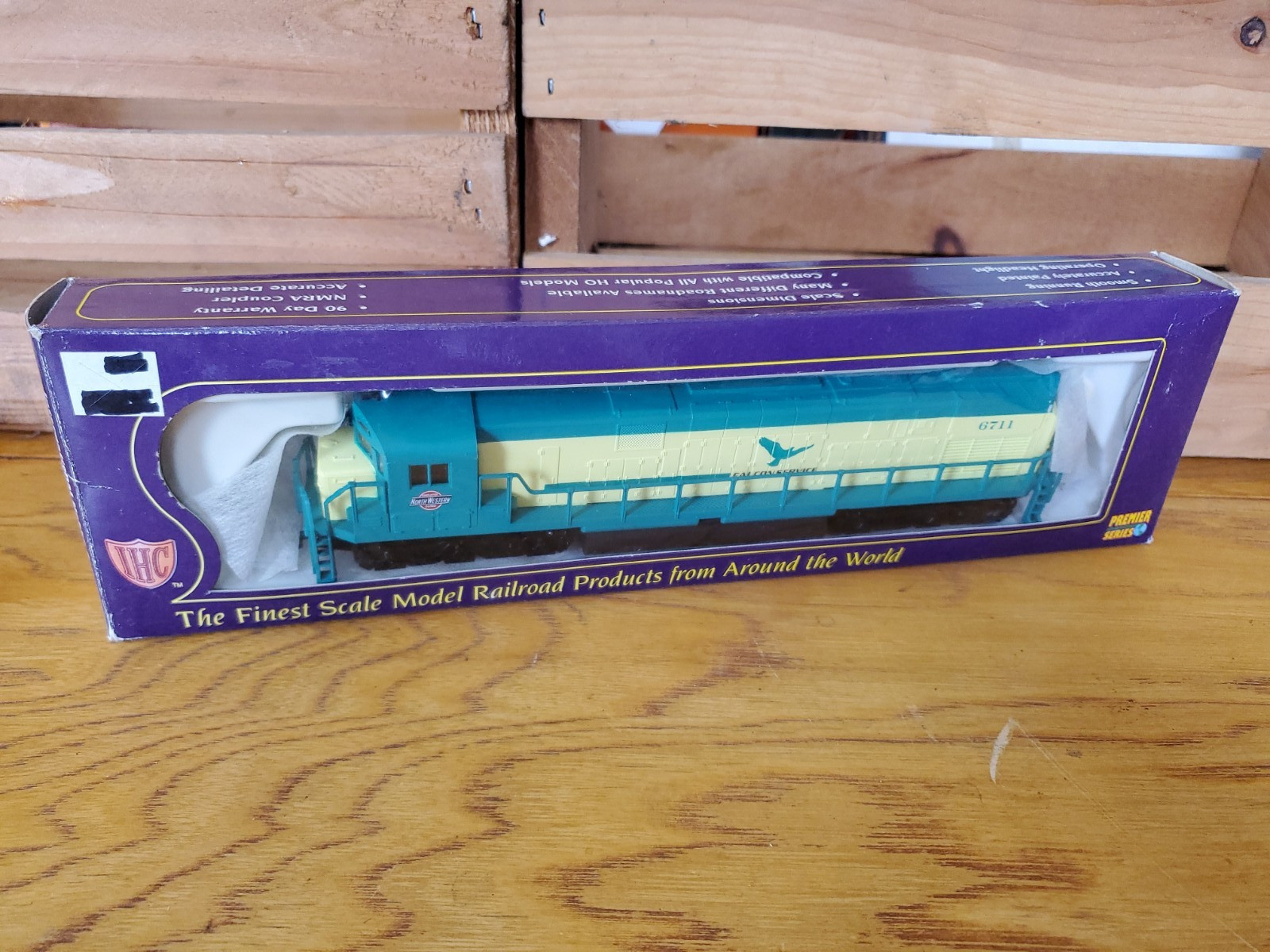 HO IHC Premier C&NW “FALCON EAGLE” Alco Century C-628 Diesel 6711 Imperfections