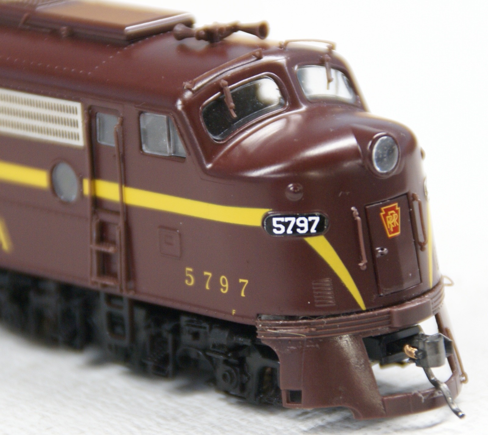 Proro 2000 HO Pair of EMD E8/E9 PRR Pennsylvania #5713 and #5797, DCC, No Sound