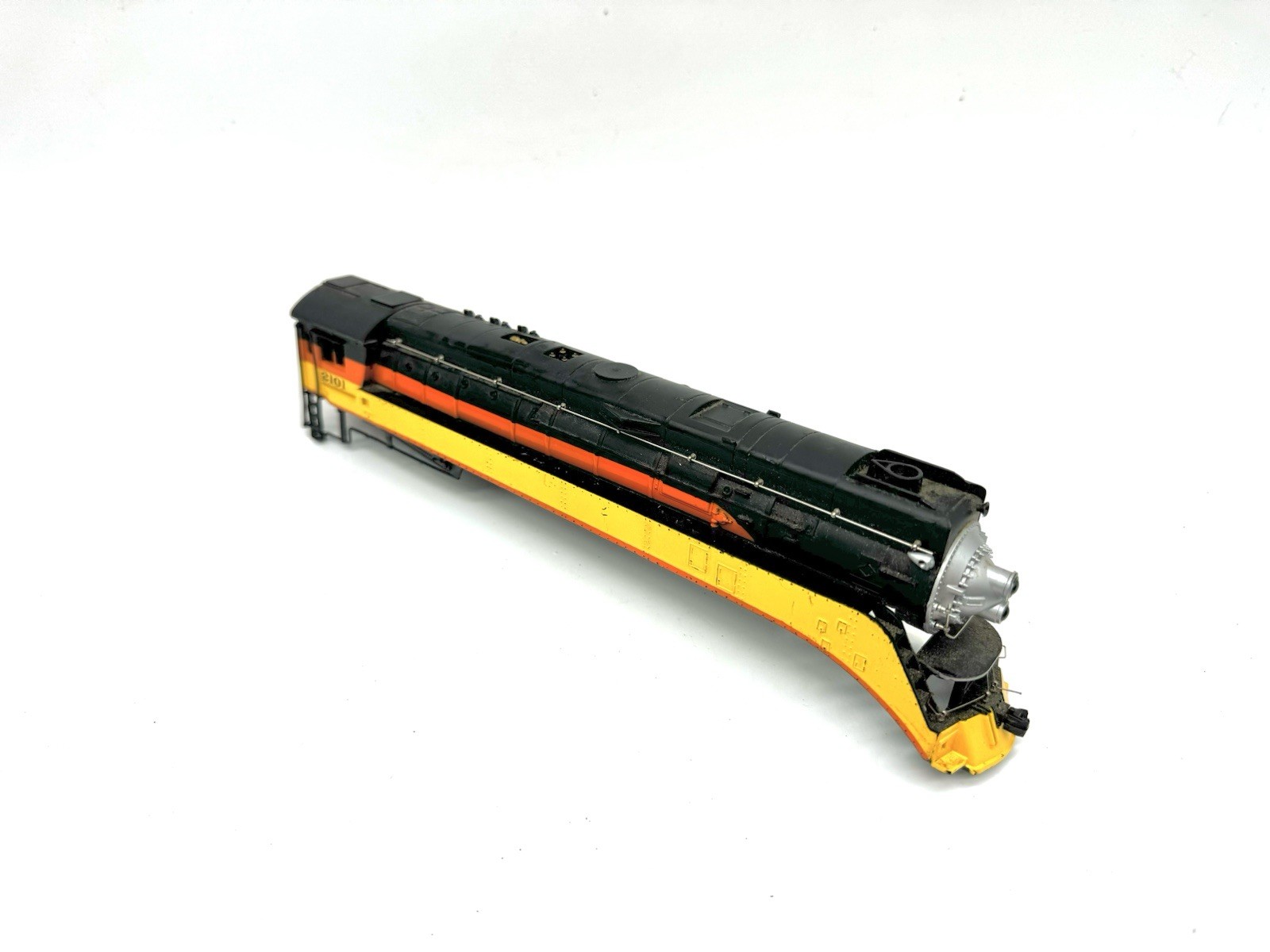 Bachmann Chesapeake and Ohio Daylight Locomotive Shell HO Scale