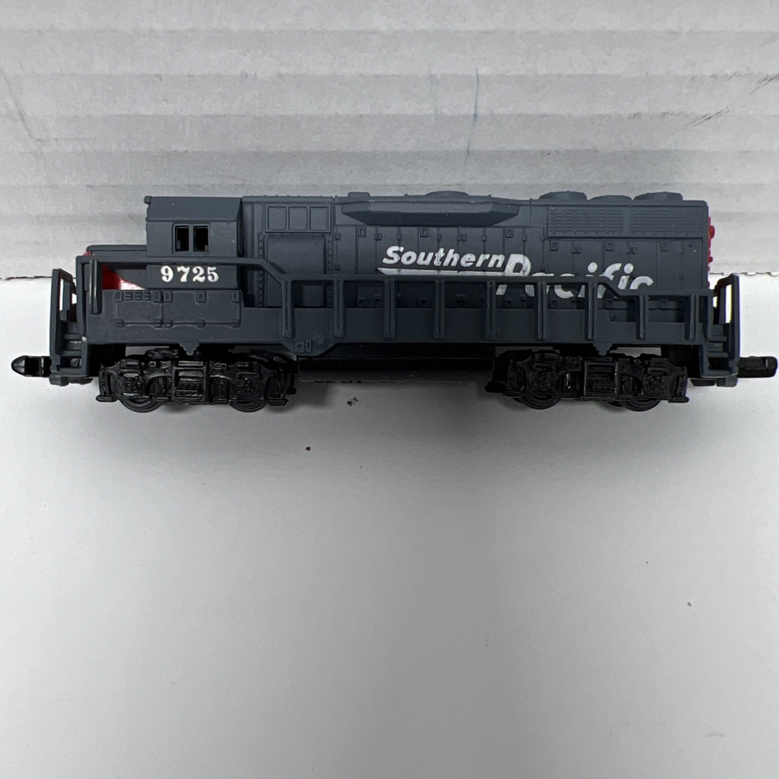 Southern Pacific Locomotive #9725 Train No. 418 High Speed N Scale Metal Gray