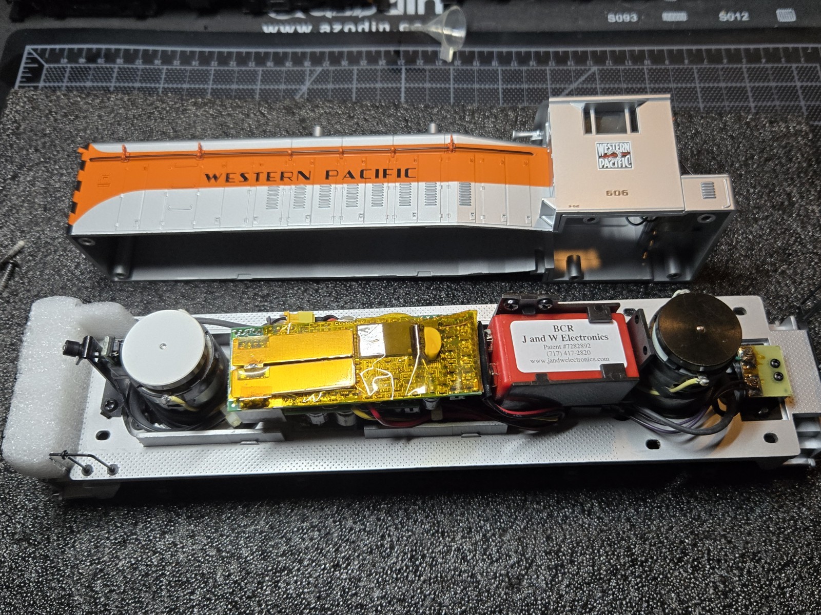 MTH 30-2366-1 Western Pacific SW-9 Switcher Diesel Engine – Proto 2 – VIDEO