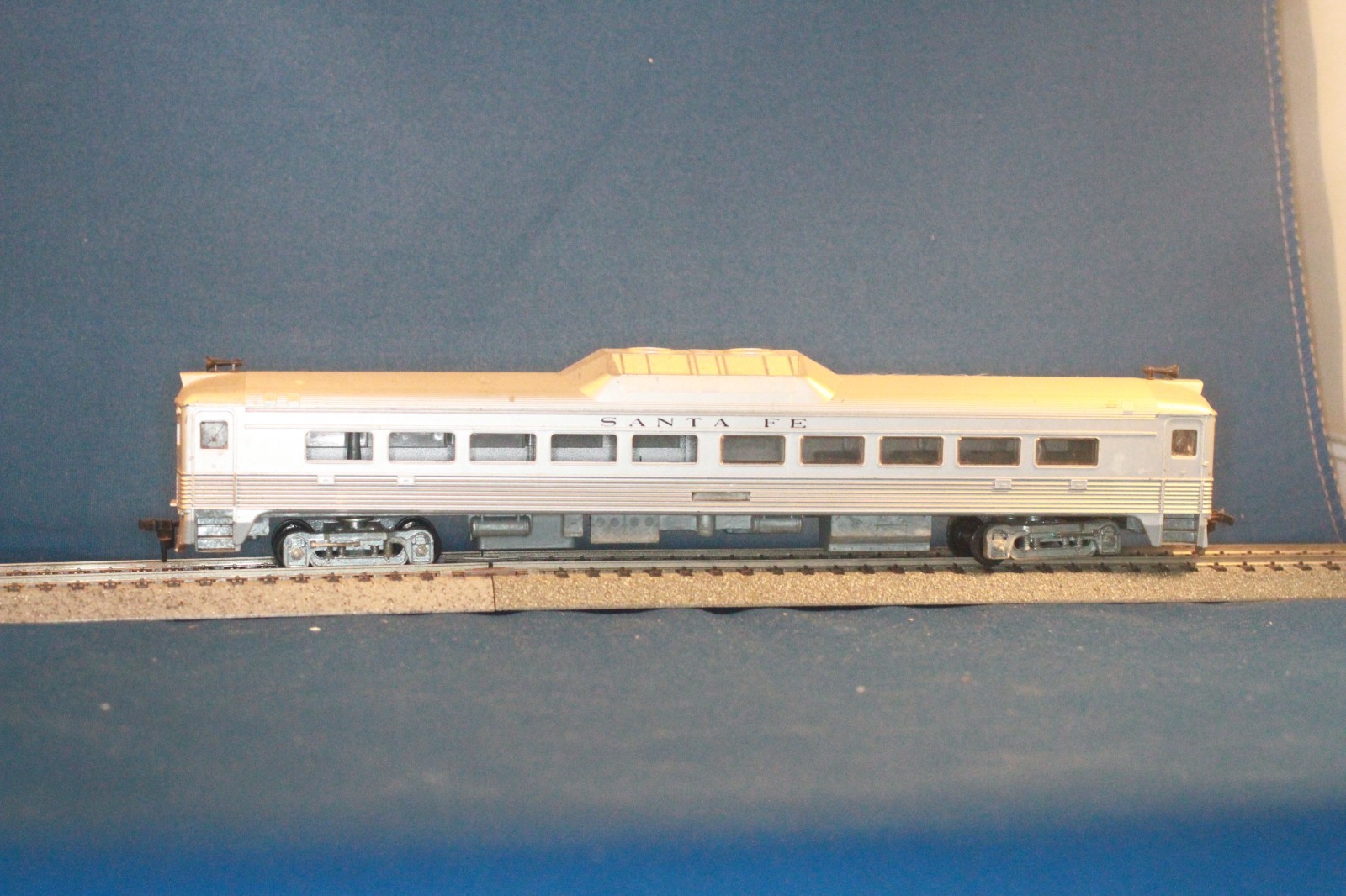 JP HO Athearn Budd RDC-3 Rail Diesel Car Santa Fe ATSF – Unpowered