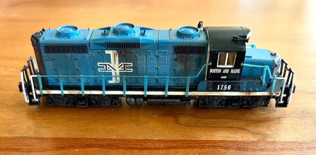 N Scale Life-Like 09594, EMD GP18 Boston and Maine Locomotive #1750 Weathered