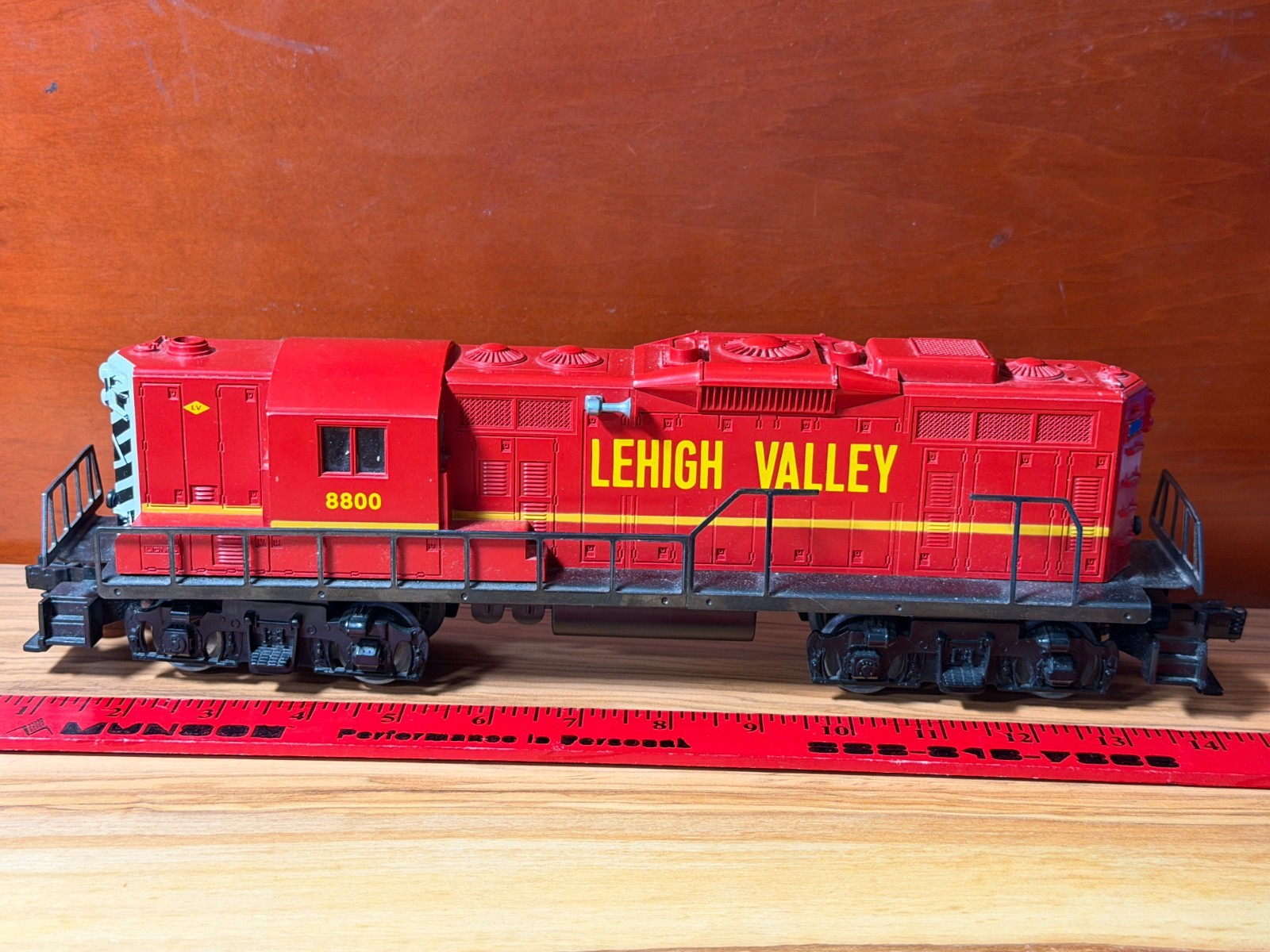 Lionel Locomotive #8800 Lehigh Valley GP-9 Diesel Engine Train 6-18800 – Runs