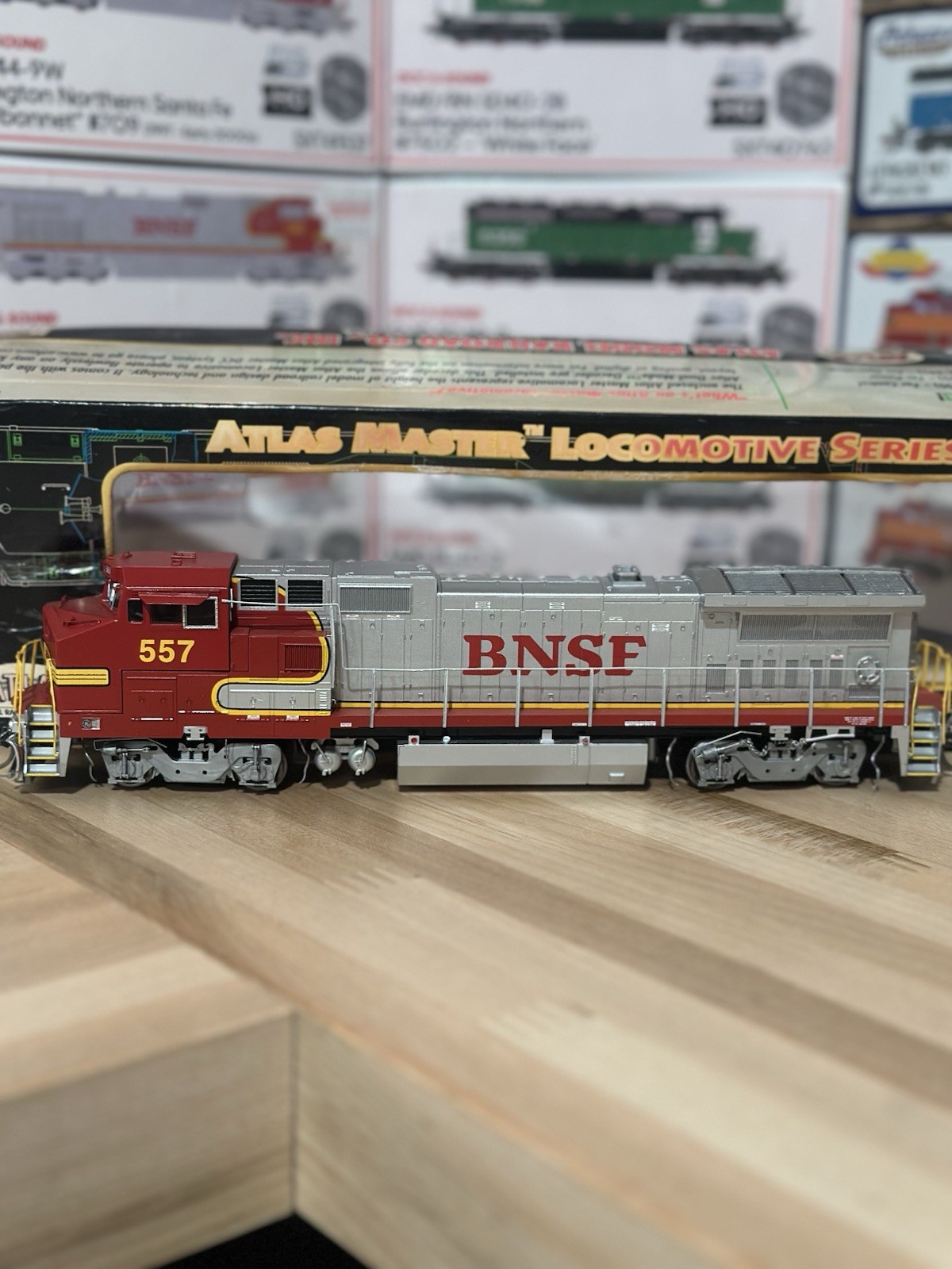 Atlas HO Scale BNSF Dash 8-40 BW warbonnet #557 Master Locomotive DCC/Sound LNIB