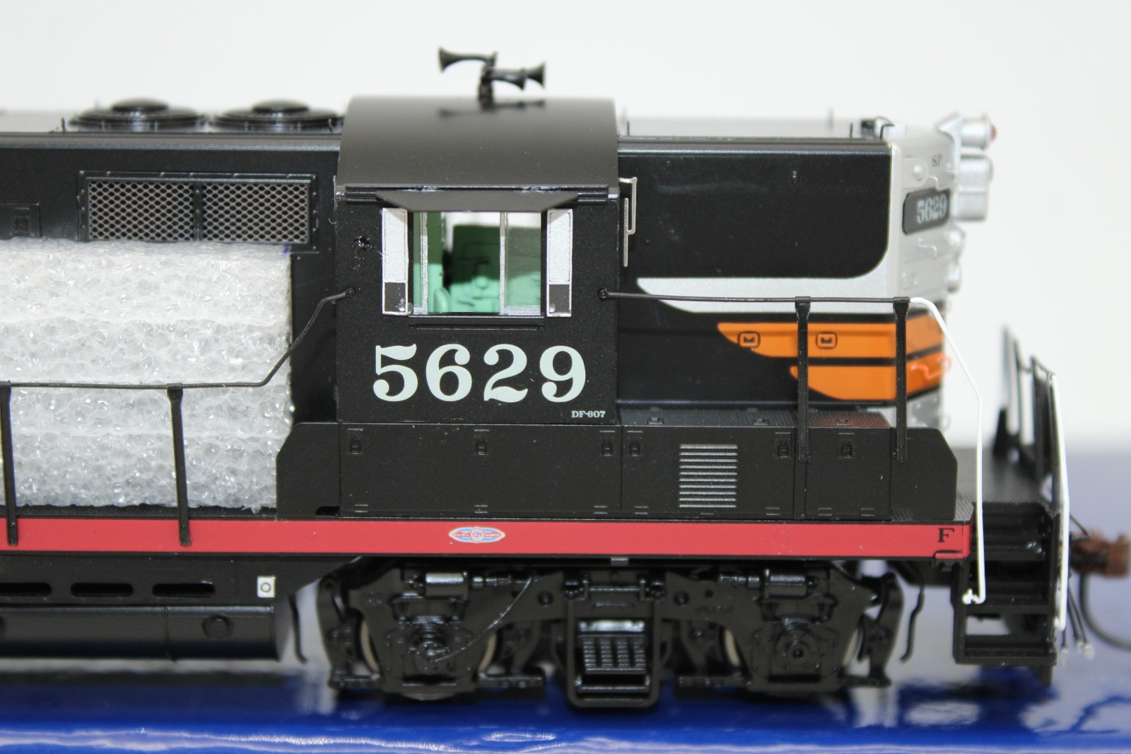 Athearn Genesis HO Southern Pacific Black Widow GP9 Diesel Locomotive DCC Sound