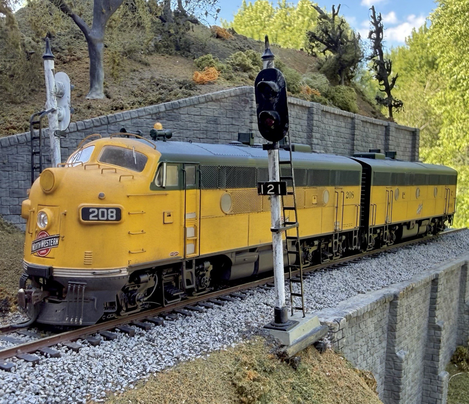 HO Scale Athearn Genesis F-3A #208 & F-3B #306 CNW Sound/DCC /LNIB/weathered