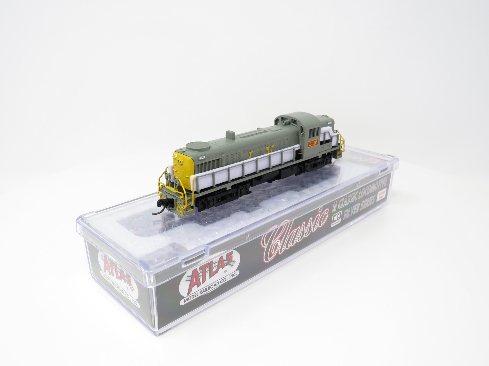 Atlas N 40005487 Louisville & Nashville L&N #105 ALCO RS-3 Diesel Locomotive