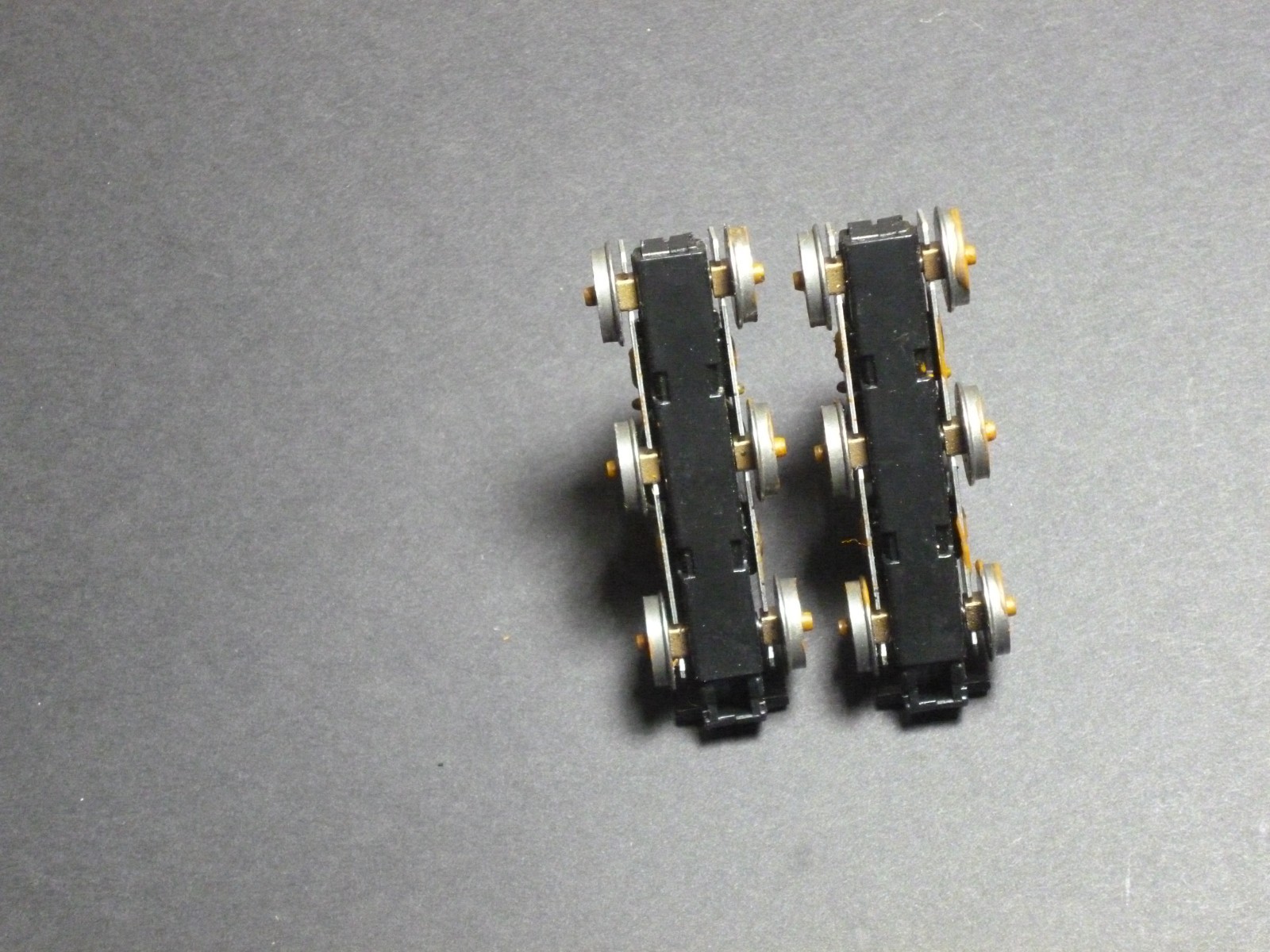 Ho Athearn Diesel locomotive SD40-2 6 wheel trucks worm gear pair
