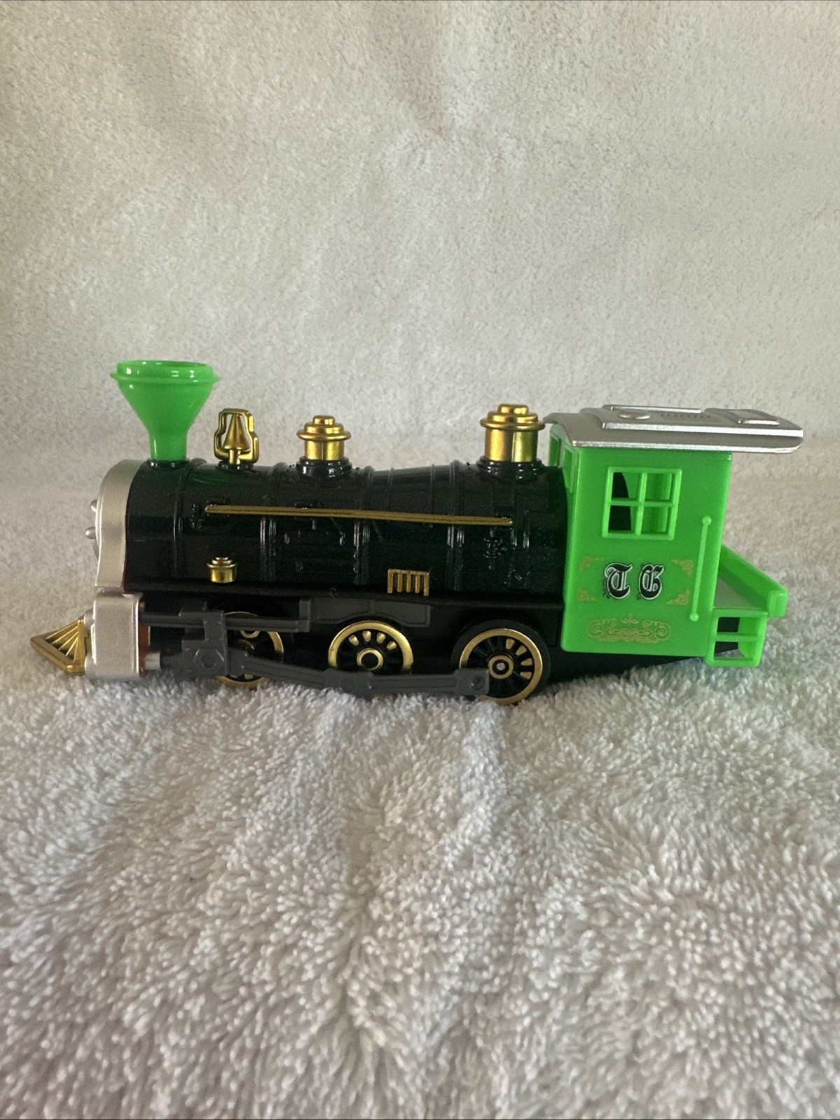 Steam Engine Strong Pull Back 6″ Die Cast & Plastic Stack Green & Black in Color