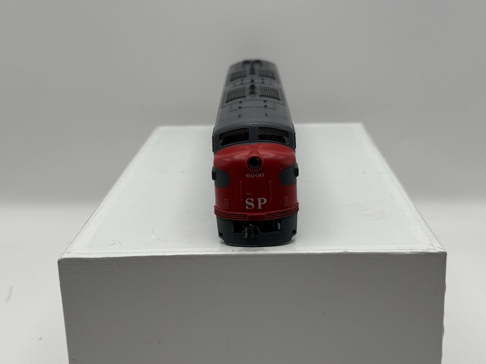 HO Scale, Con-Cor EMD E-7A. Southern Pacific CAB #6000. PWRD