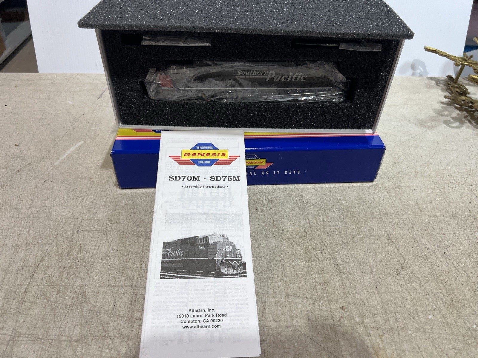 Athearn GENESIS G6127 HO Scale ~ SD70M ~ Southern Pacific (SP) NO ROAD #