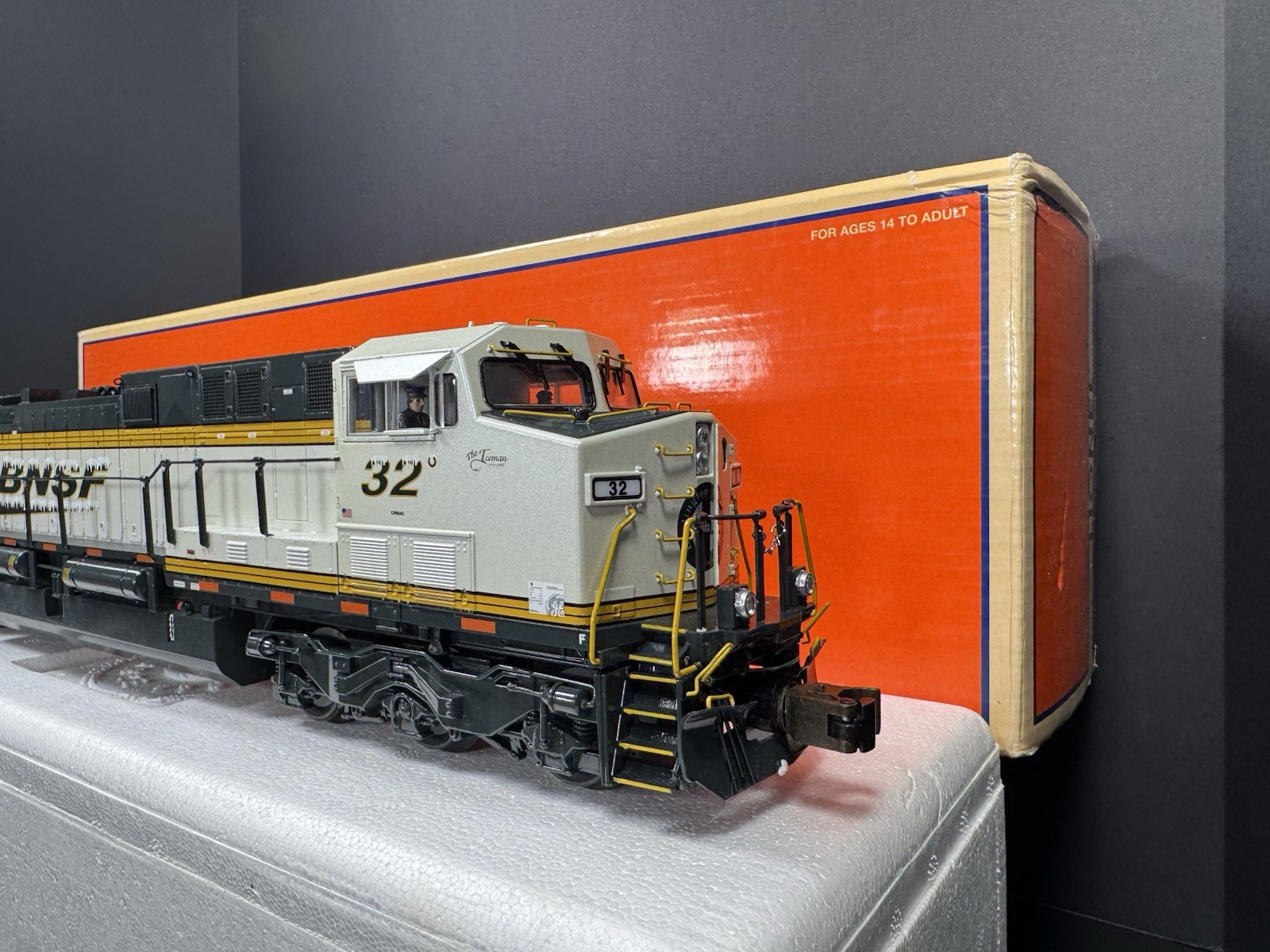 Lionel LEGACY 6-31783 BNSF Ice Cold Express AC6000 diesel engine #32 EX
