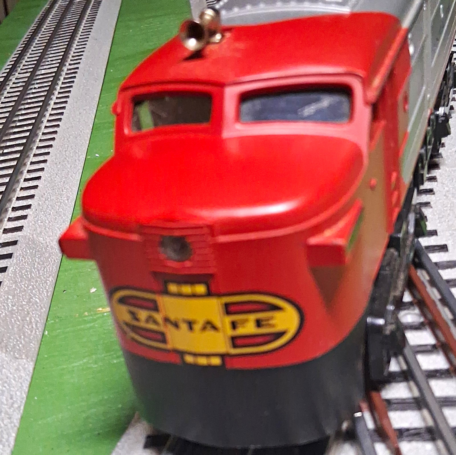 Lionel Santa Fe 212 O-27 Diesel Locomotive Red/Silver/Black/Yellow
