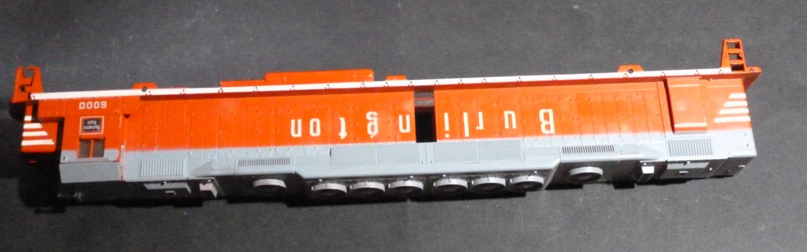 Ho Athearn Diesel locomotive DD40 shell Burlington