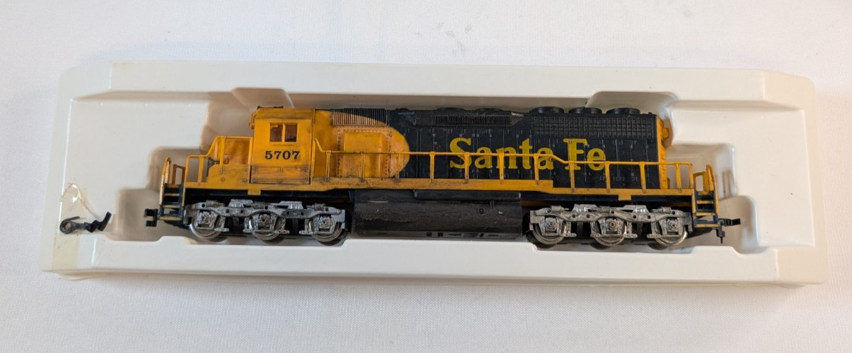 IHC HO Santa Fe SD40 #5707 M350 Diesel Locomotive Boxed Non Running