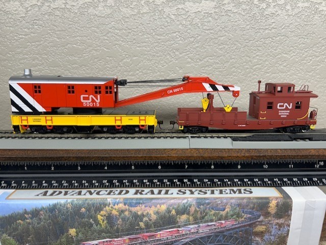 CANADIAN NATIONAL 200 ton ROTATING HEAVY DUTY WRECK CRANE w/TENDER HO SCALE NEW