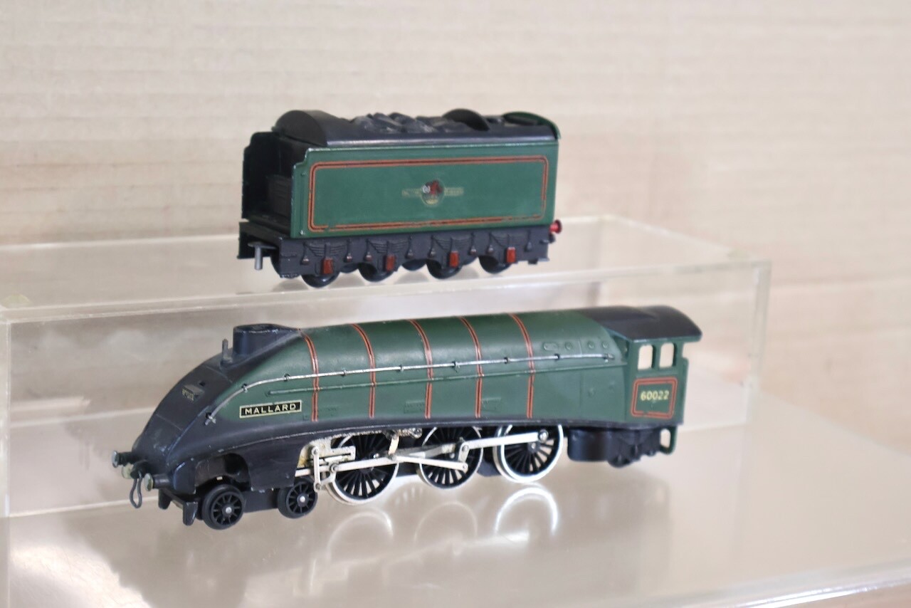 HORNBY DUBLO L11 2 RAIL BR 4-6-2 CLASS A4 LOCOMOTIVE 60022 MALLARD ol