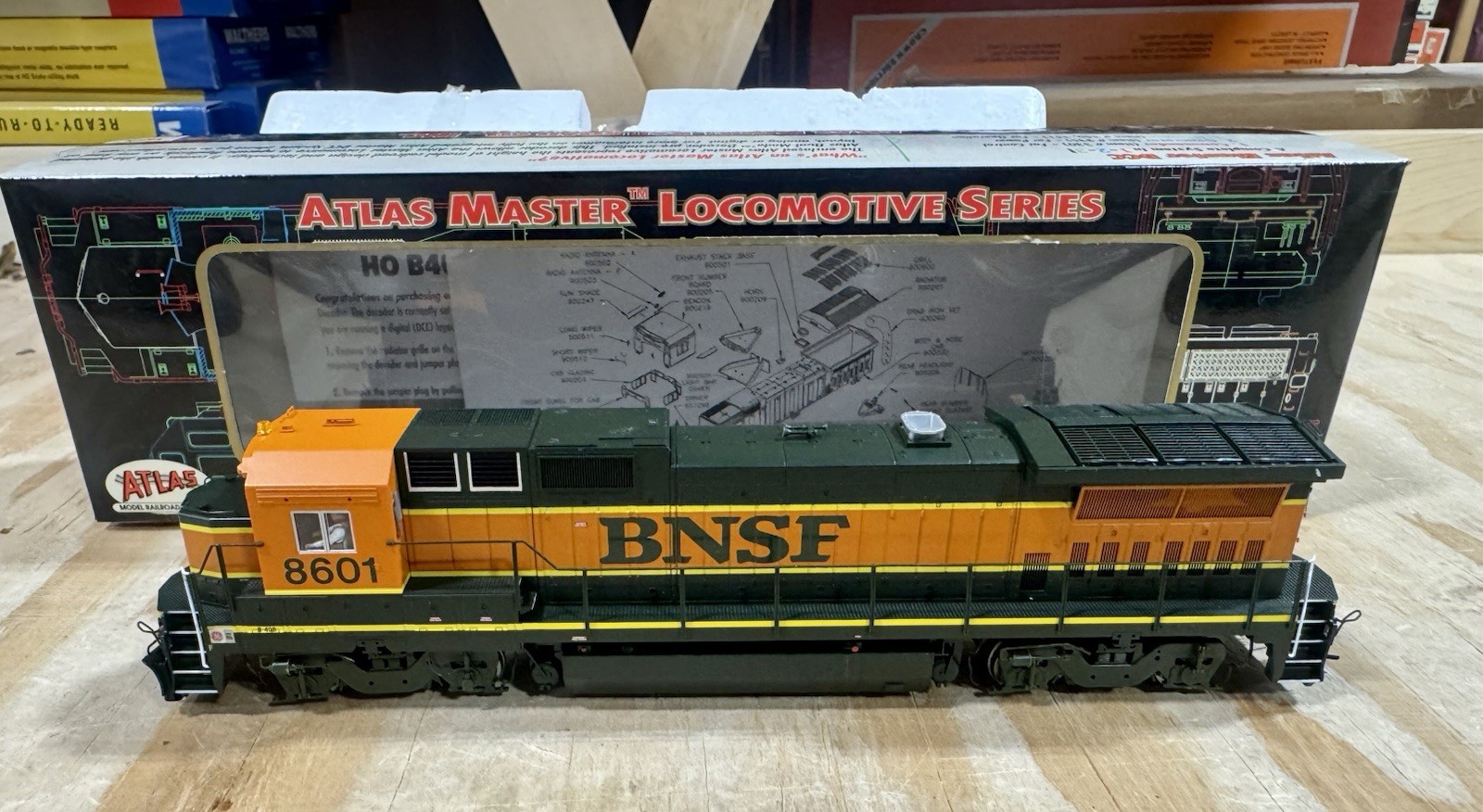 Atlas Master HO 9025 BNSF Dash 8-40B Rd #8601 Dual Mode DCC DC New!