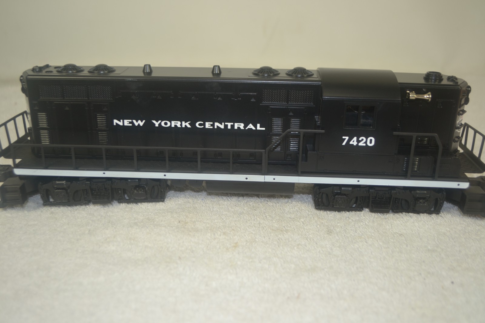 LIONEL 6-18513 NEW YORK CENTRAL GP-7 DIESEL, MINT-BOXED