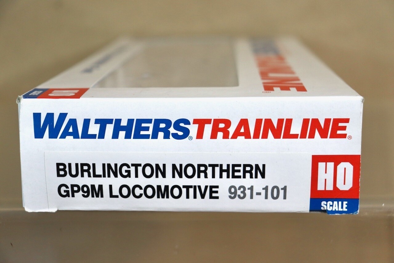 WALTHERS 931-101 BURLINGTON NORTHERN BN CLASS GP9M DIESEL LOCOMOTIVE 21709 on