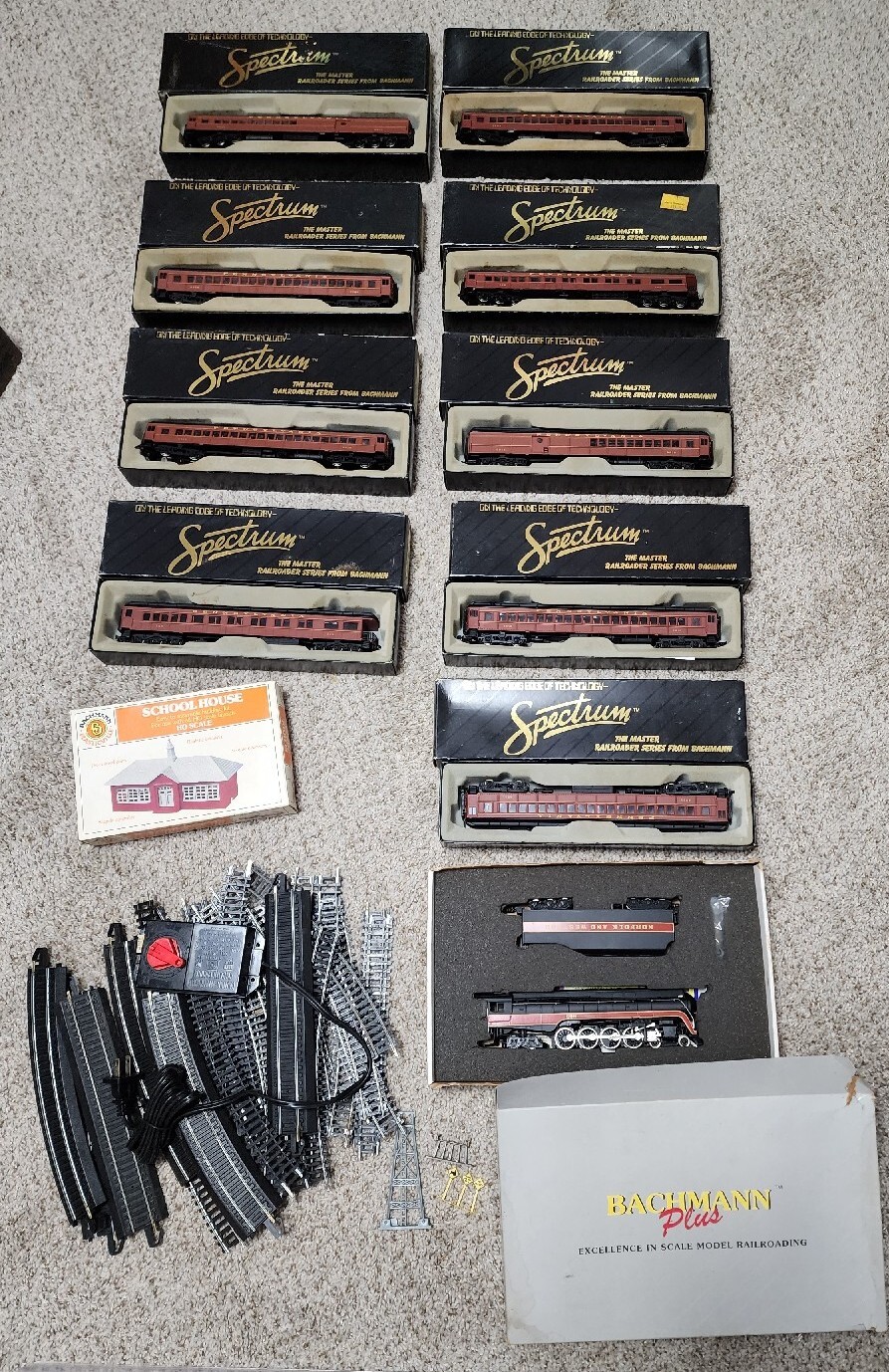 Bachmann Norfolk & Western 4-8-4 locomotive w smoke & 9 Spectrum passenger cars+