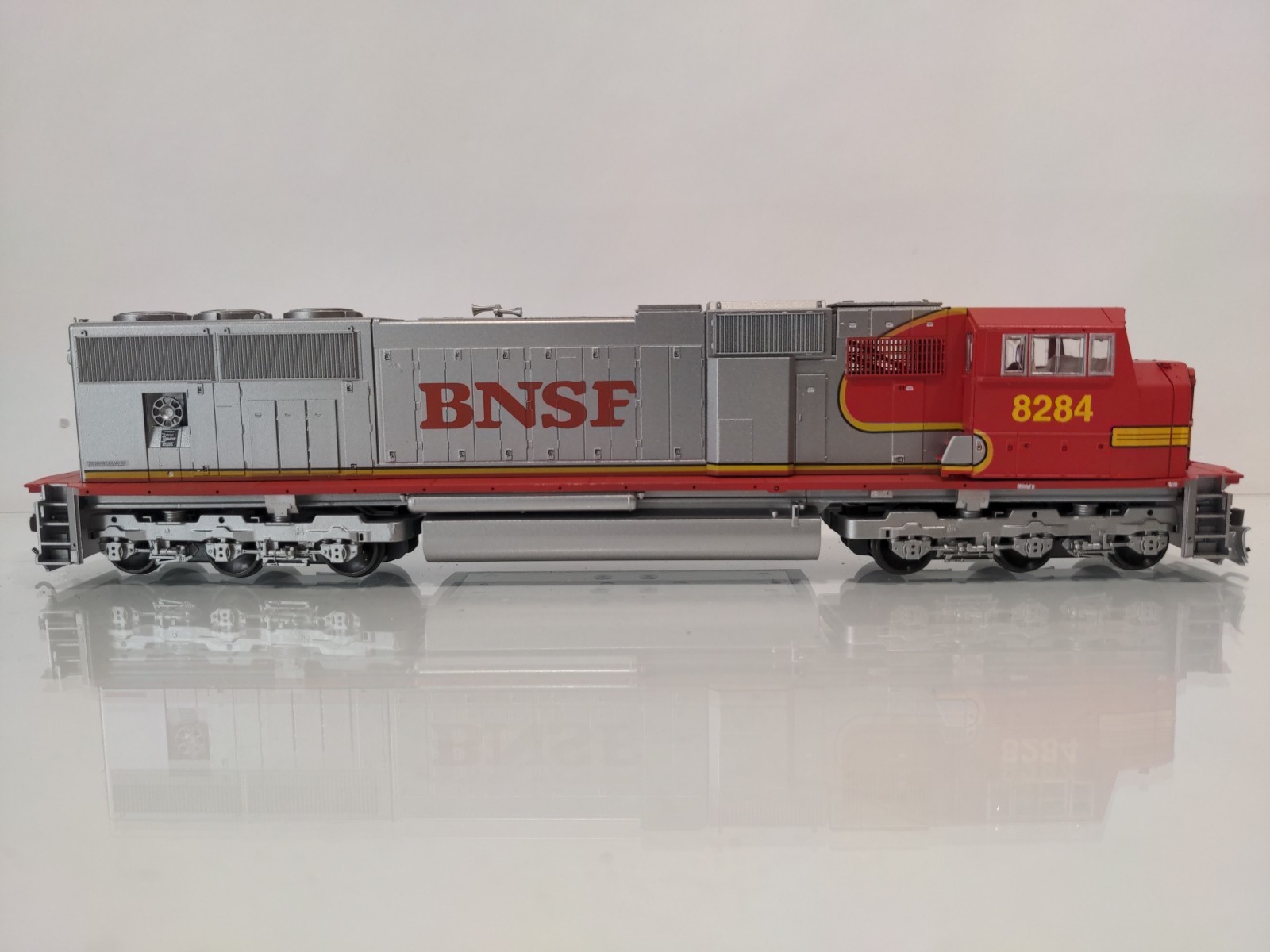 HO Athearn Genesis G6147 BNSF Railway SD75I Diesel Locomotive #8284