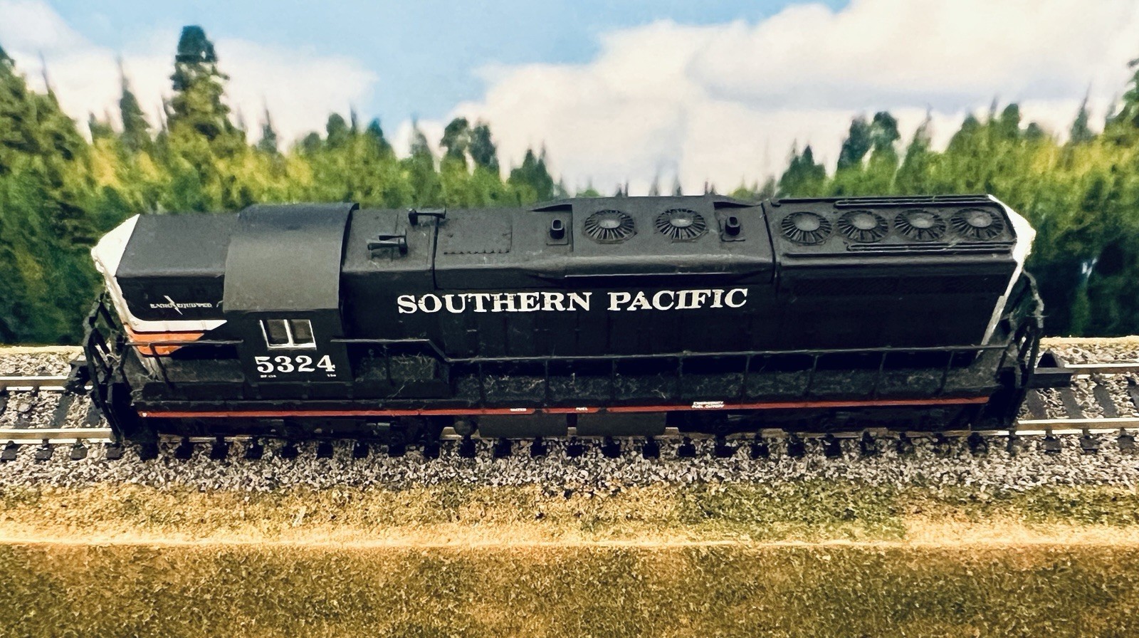 N Scale Life-Like 7729 EMD SD 7 SP Locomotive Black Widow #5324 (Tested) Engine