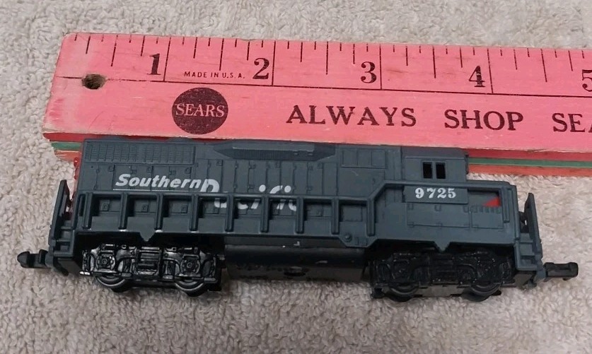 Southern Pacific Dummy Engine-9725 #418 N Scale High Speed Locomotive
