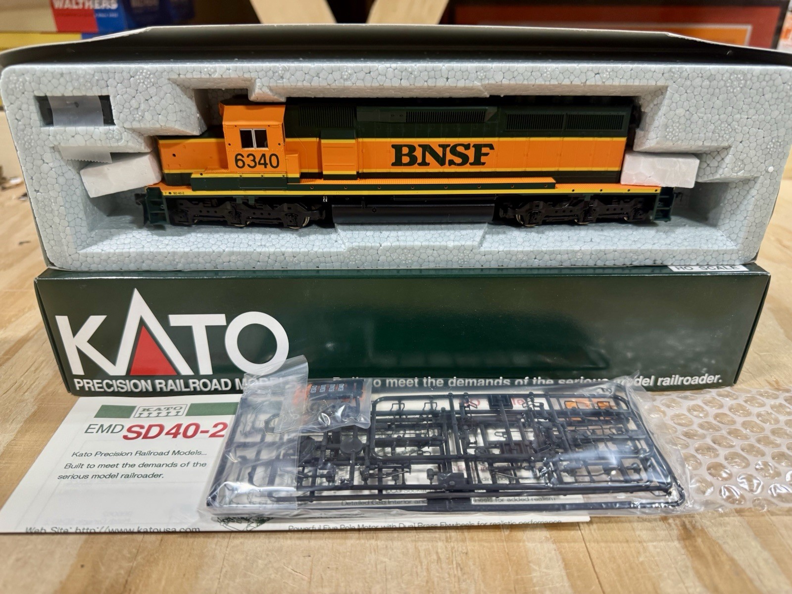 KATO 37-2902 HO EMD SD40-2 Mid Snoot BNSF #6340 New DCC Ready