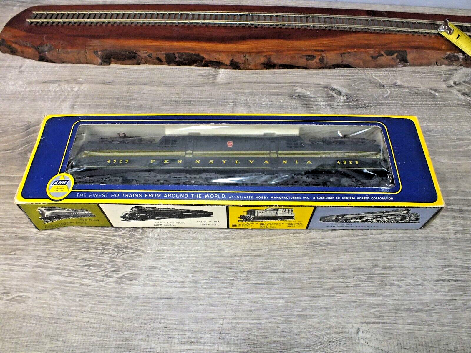 H O Locomotive GG1 Conrail Commemorative 4-6-6-4 PRR #4929 Runs Good Condition