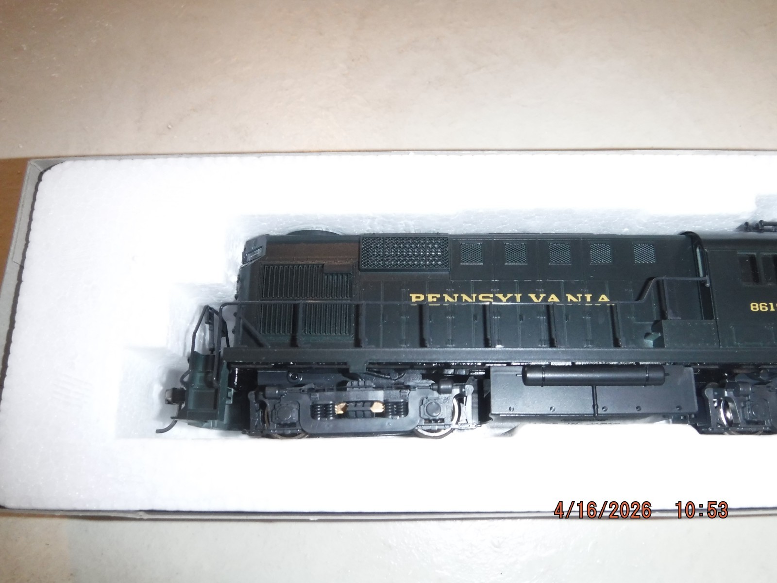 ATLAS (KATO BUILT) HO RS-11 PENNSYLVANIA DIESEL LOCOMOTIVE #8619 – NOS NEW!