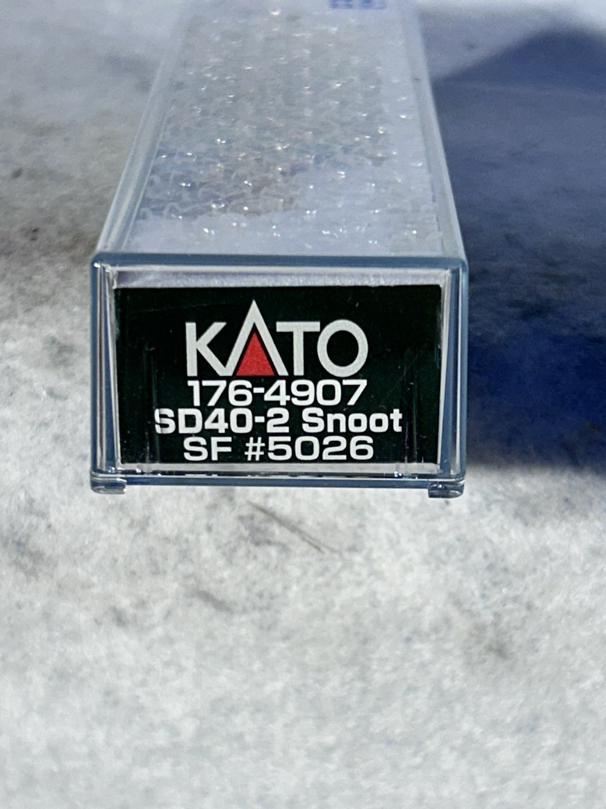 Cool KATO Santa Fe SD-40-2 Snoot Nose Diesel Engine/Caboose Set N Gauge
