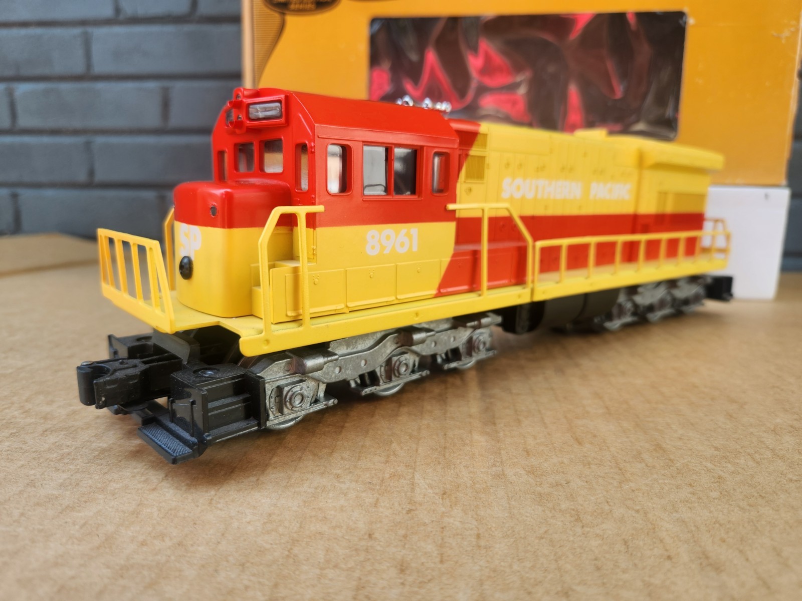 Lionel 8961 SP Southern Pacific U36C Dummy Diesel Locomotive with Original Box