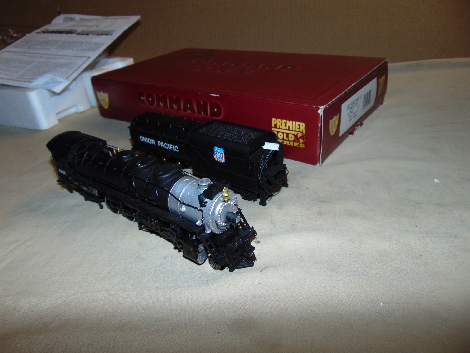 IHC PREMIER GOLD HO 23412 UNION PACIFIC 2-10-2 STEAM ENGINE + BOX