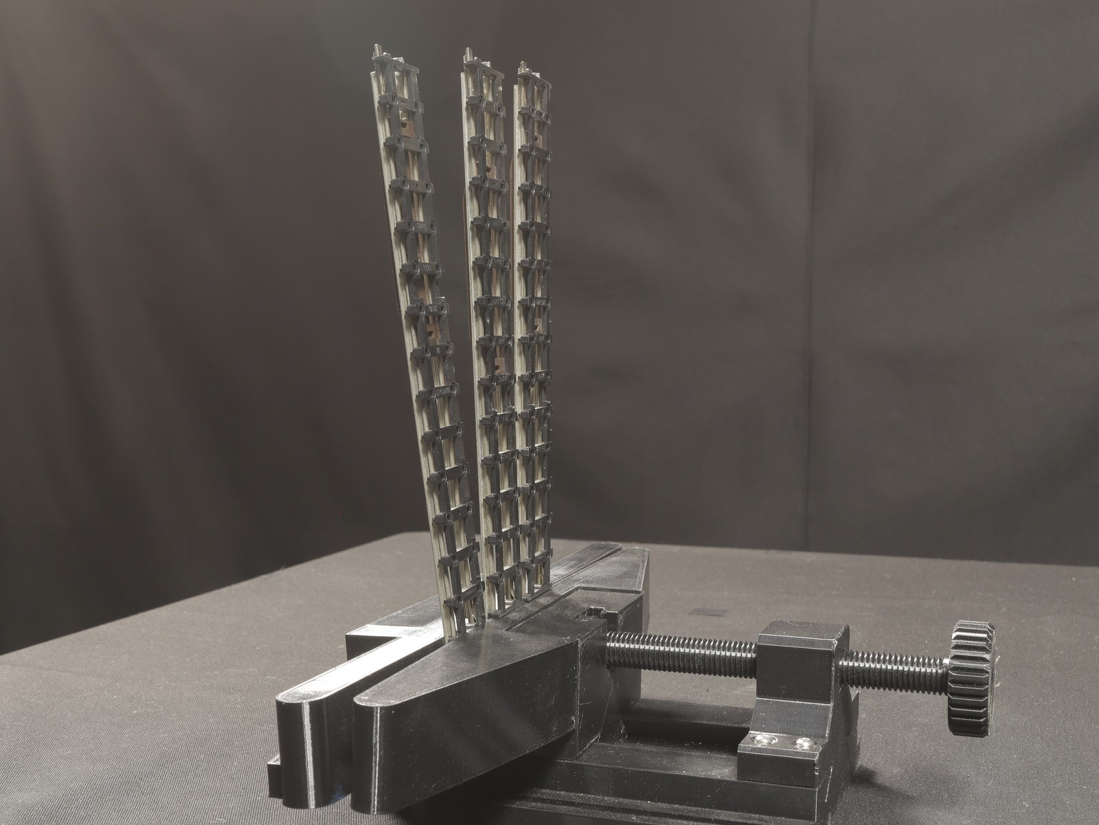 Vintage Tri-ang R.488 OO Gauge Gantry Crane Model Railway Accessory Lot of 3