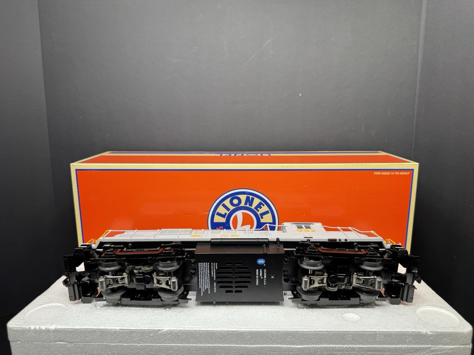 Lionel LEGACY 1933051 Louisville & Nashville L&N RS-11 diesel engine #952 LNIB