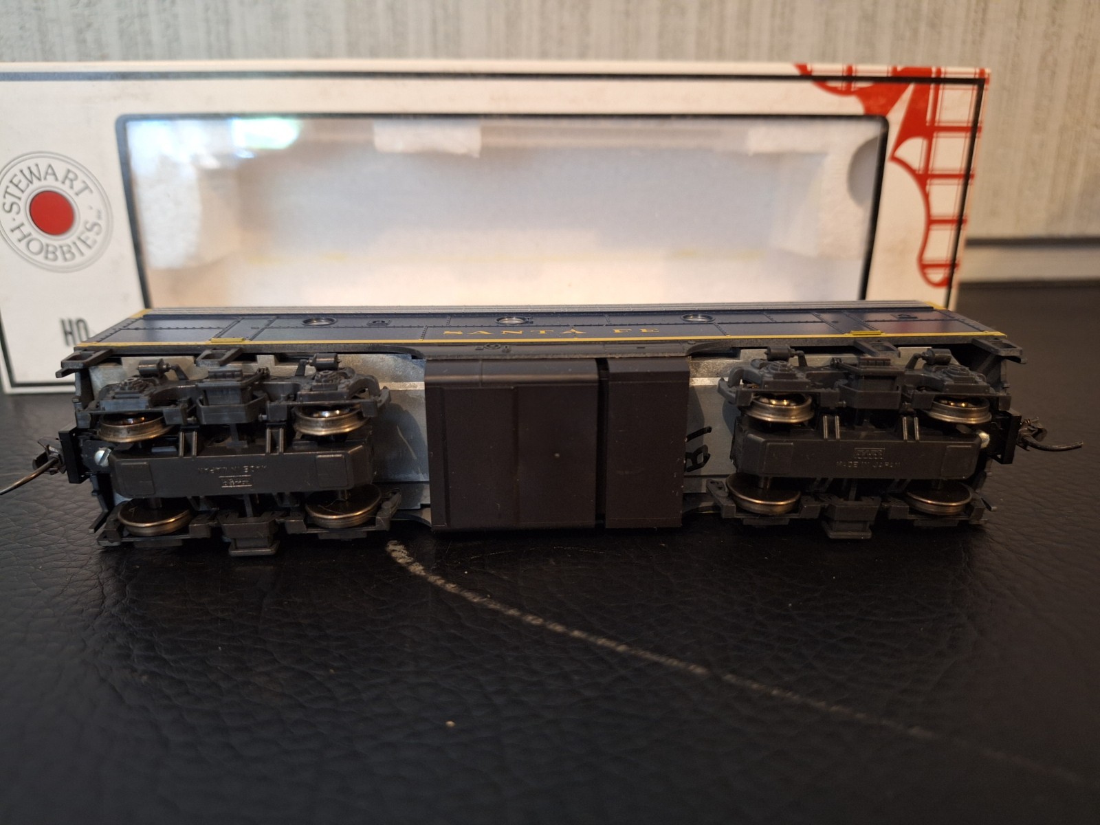Stewart HO Scale F7B Phase 1 Early Powered Santa Fe (Freight) #9021 (7)