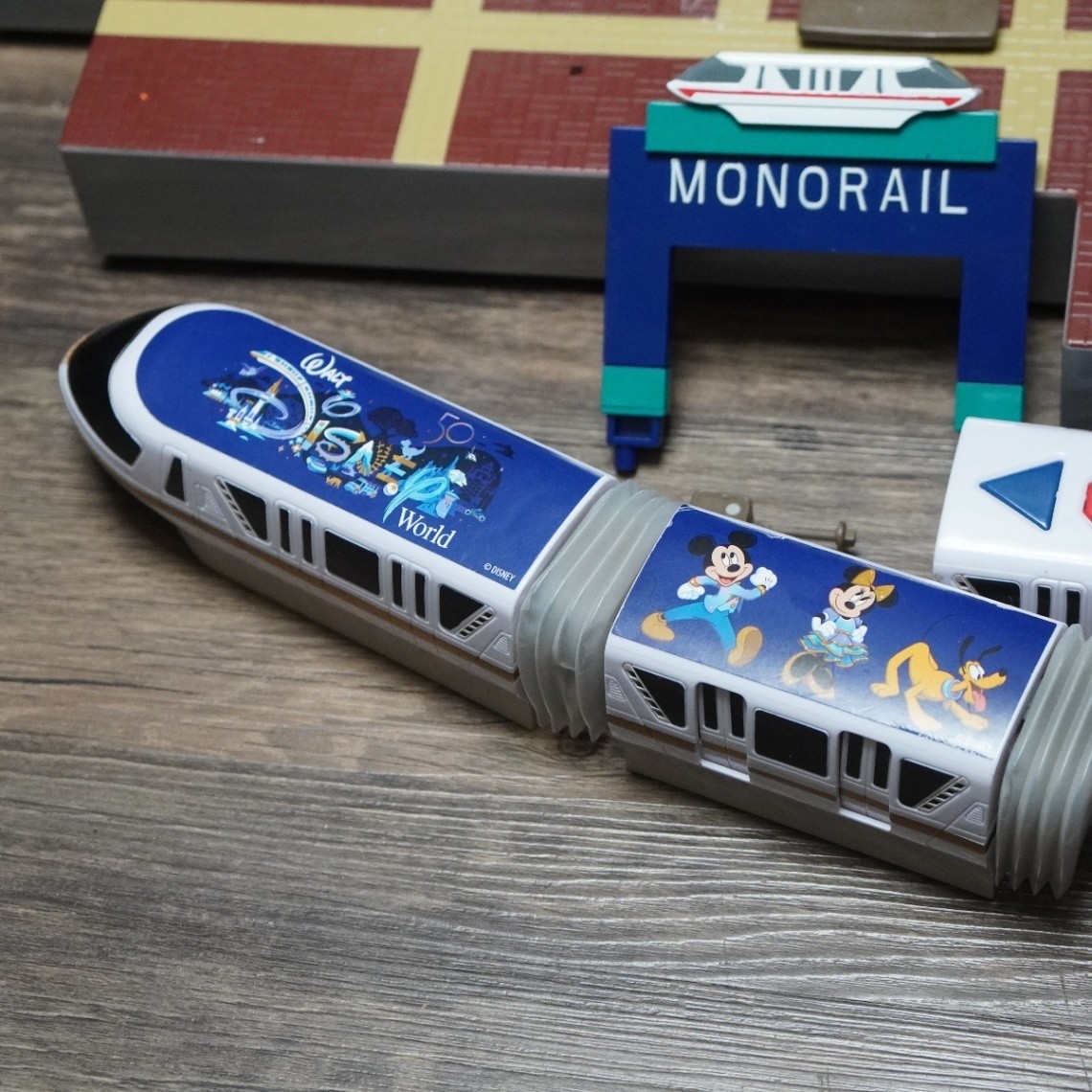 Disney Walt Disney World Monorail Playset Toy Locomotive Cars Track Station