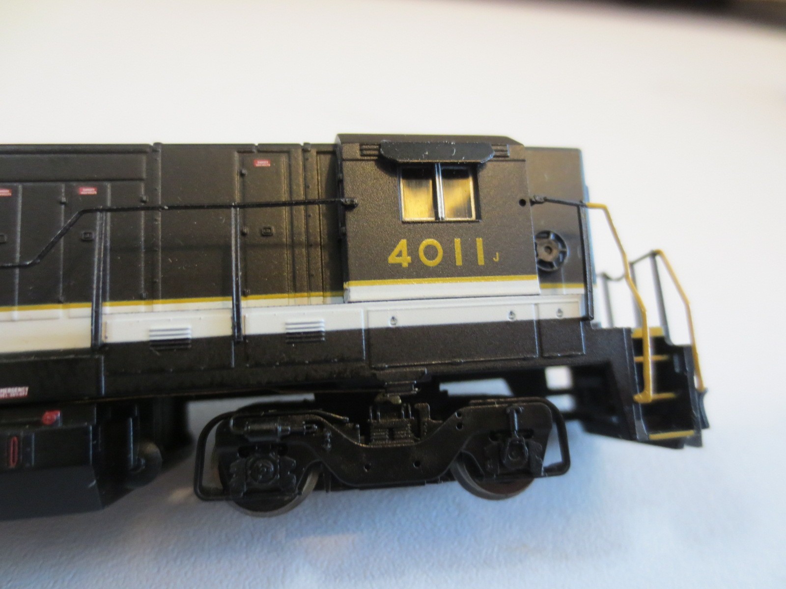 Atlas Southern GE B23-7 #4011 Diesel Locomotive N Scale DC