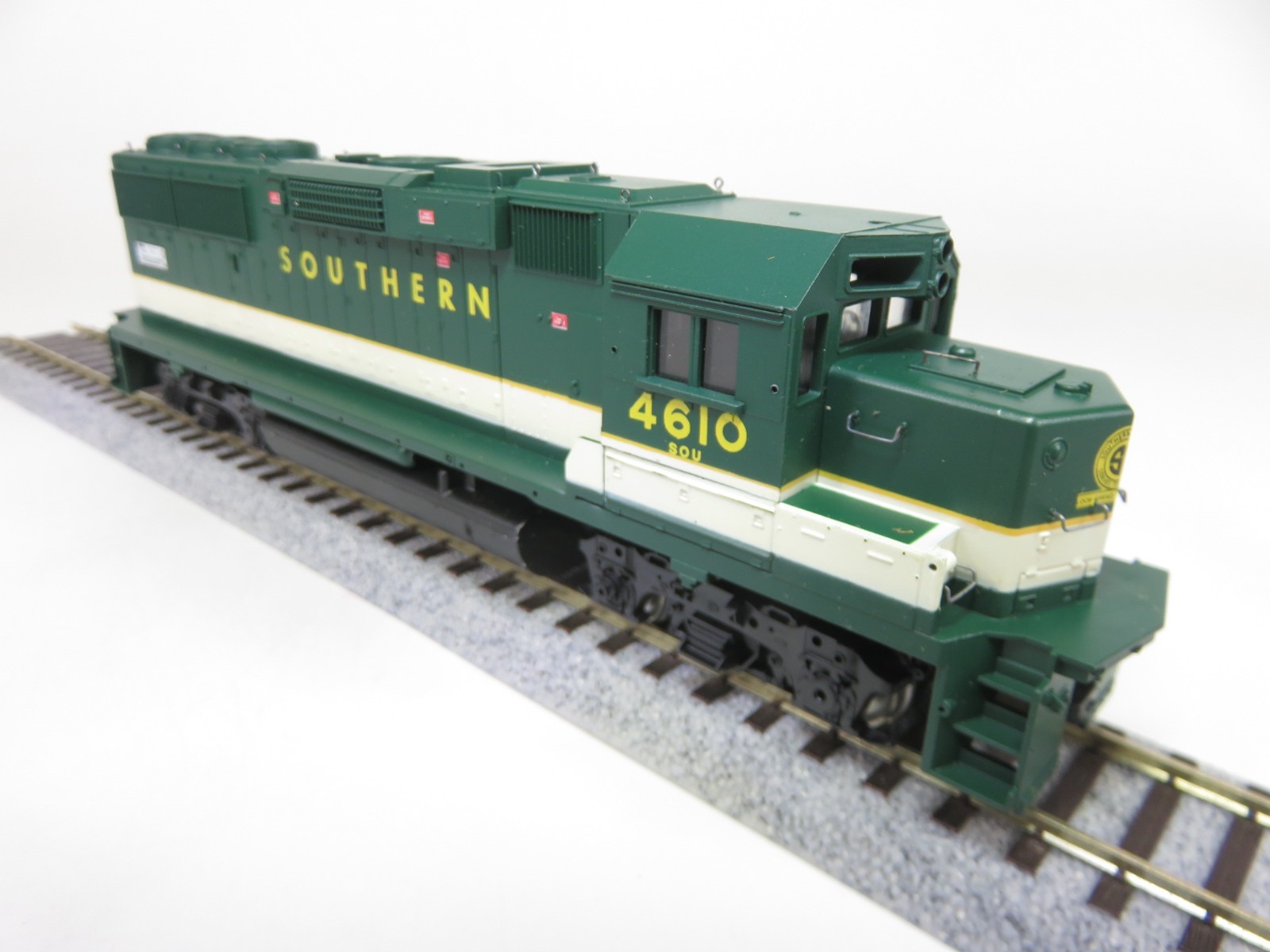 Athearn Blue Box 4766 HO Scale Southern Railway EMD GP59 Diesel Locomotive