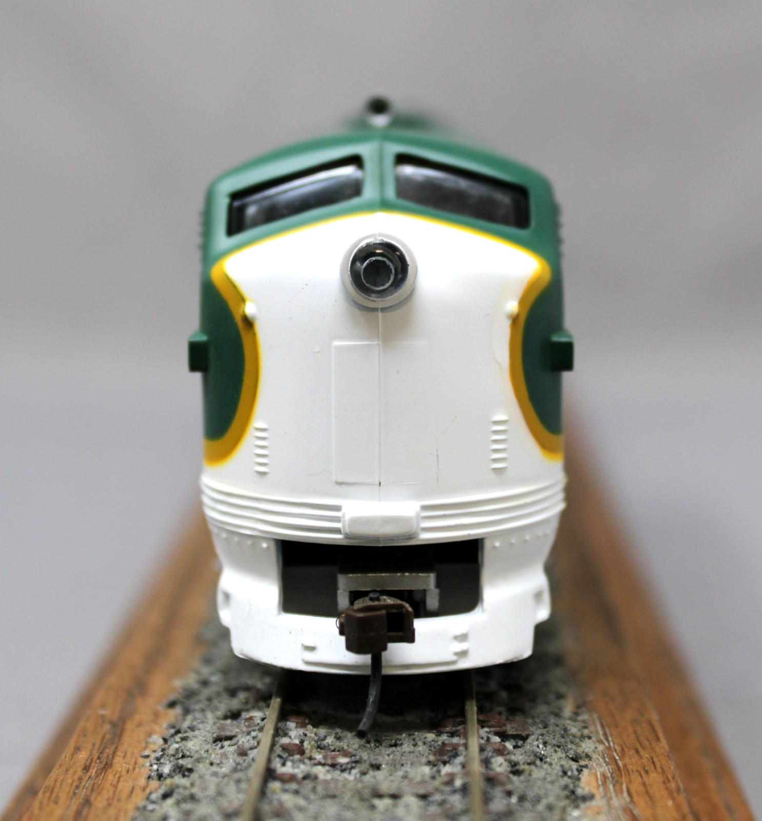 MODEL POWER #96808 Southern SR EMD F2A Diesel, C8 Runs Great