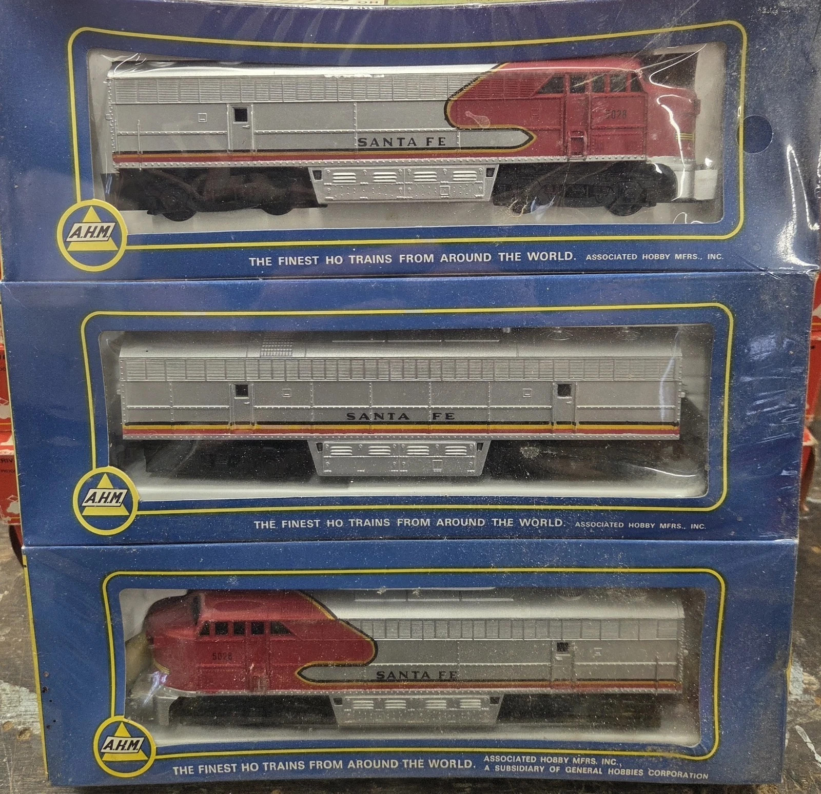 RARE AHM SANTA FE LOCOS A-B-A SET BRAND NEW IN THE ORIGINAL WRAPPER-exceptional