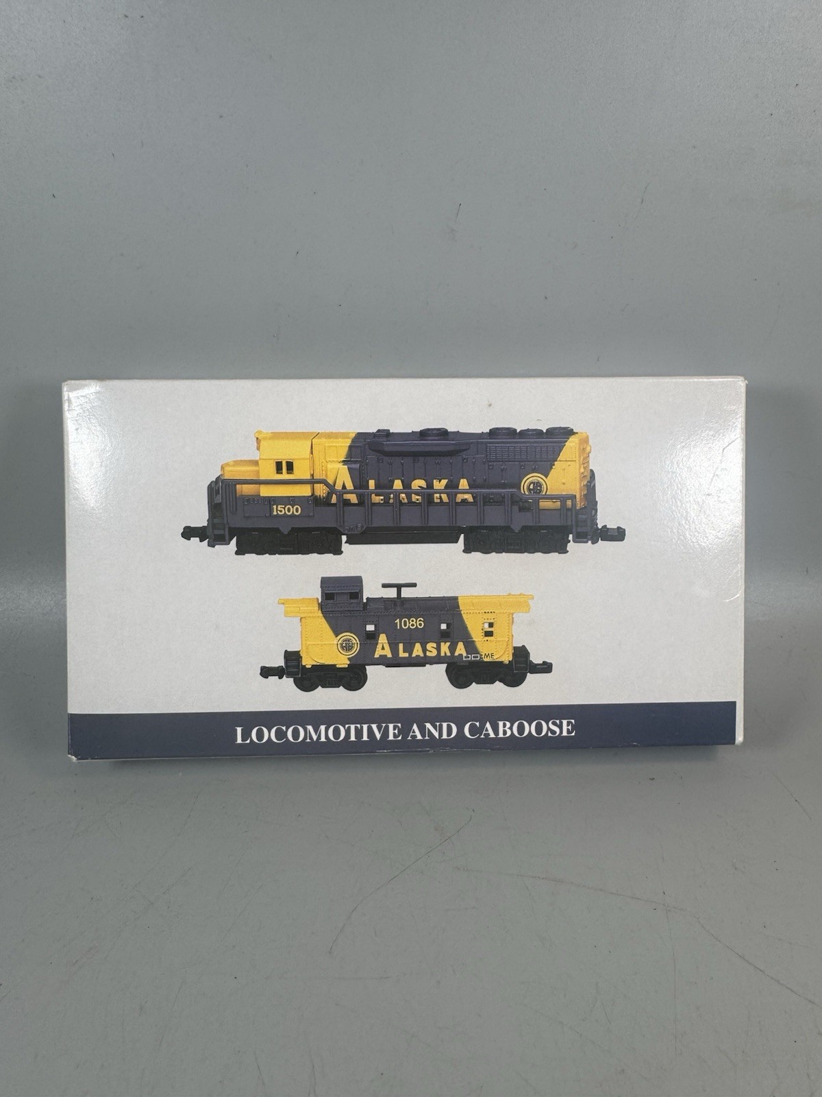 Alaska Railroad Locomotive & Caboose Set No.1500 1086 Open Box N Scale