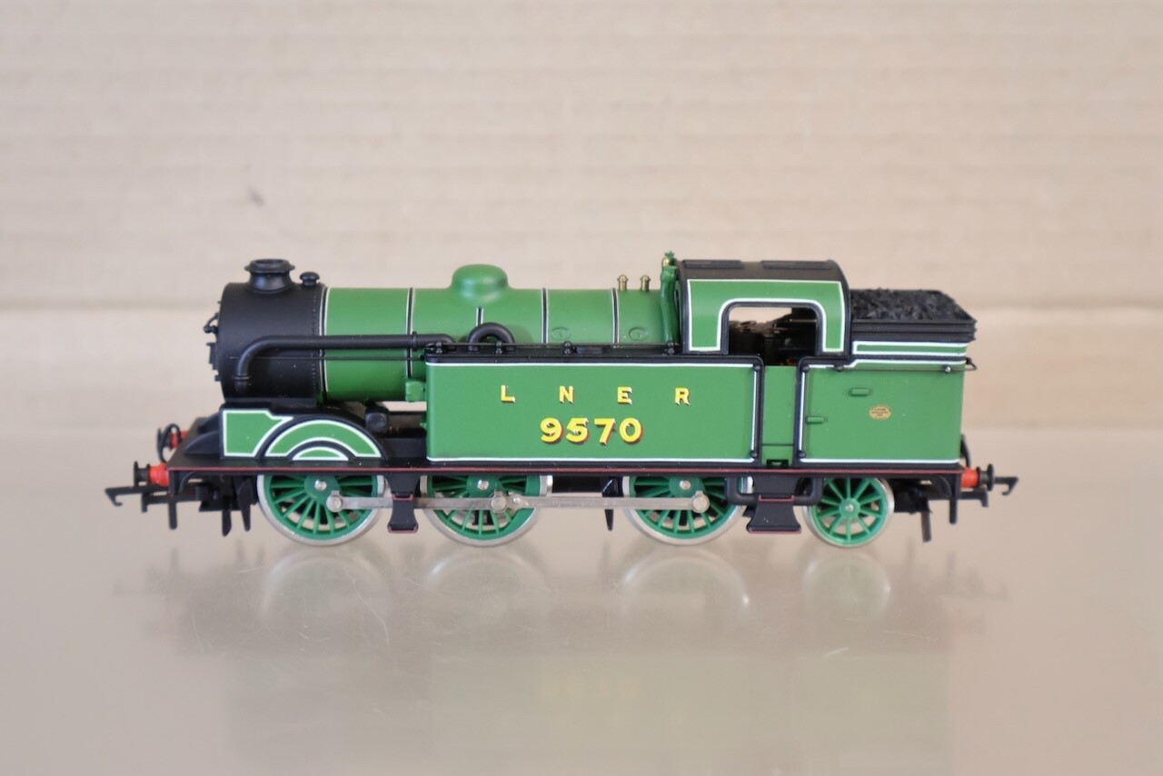 AIRFIX KIT BUILT RE PAINTED LNER 0-6-2 CLASS N2 TANK LOCOMOTIVE 9570 om