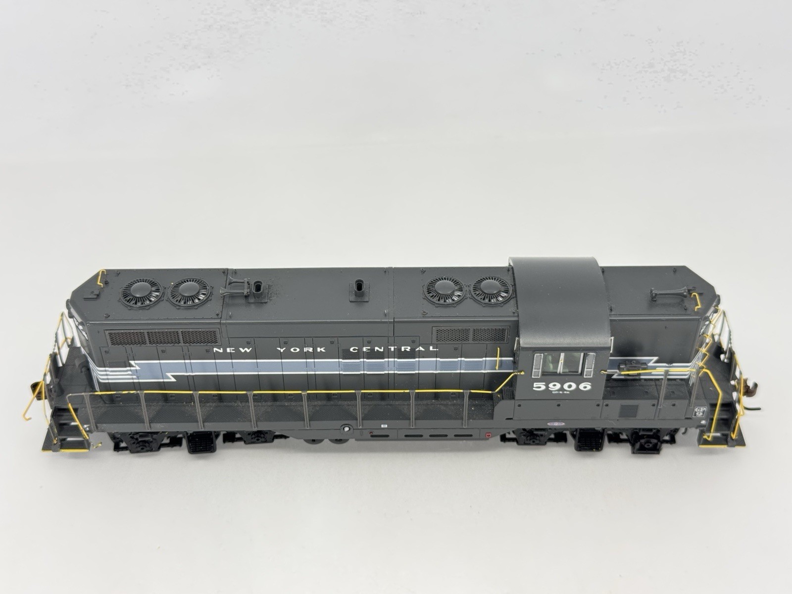 HO Athearn Genesis G62427 New York Central GP9 Diesel Locomotive NYC #5906