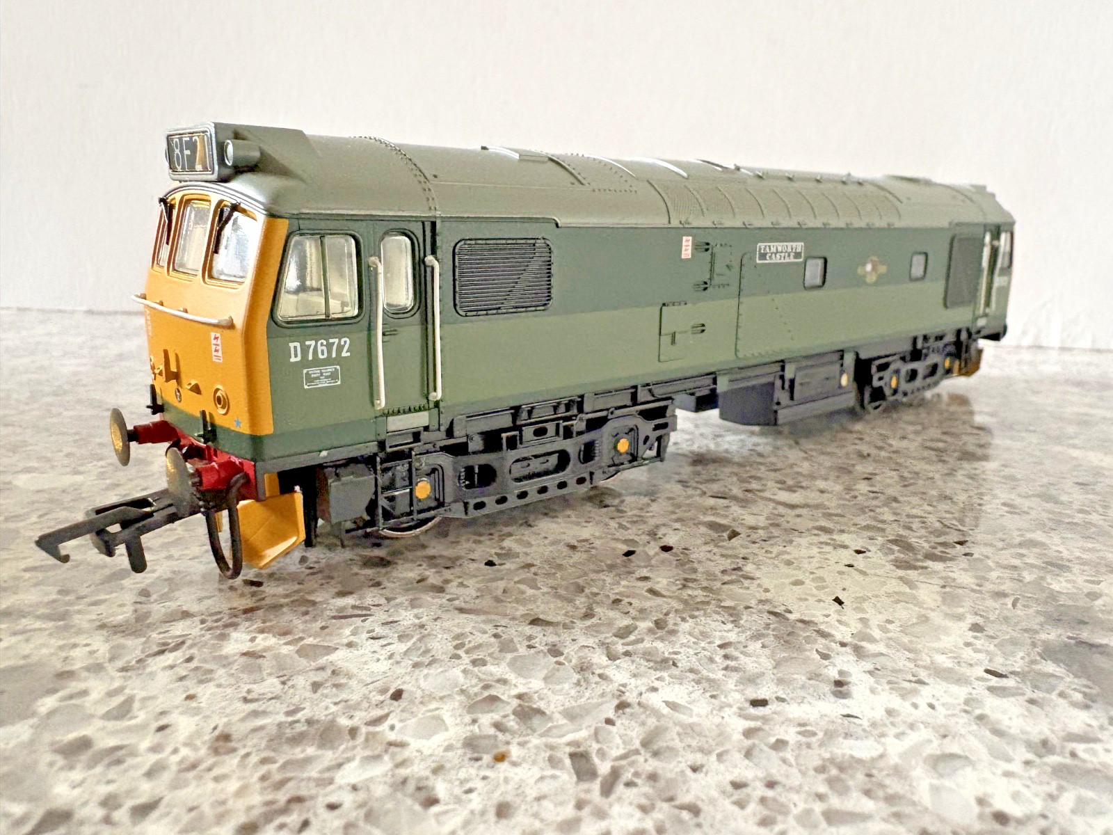 BACHMANN CLASS 25/3 B0-B0 DIESEL TWO TONE GREEN TAMWORTH CASTLE DCC FITTED
