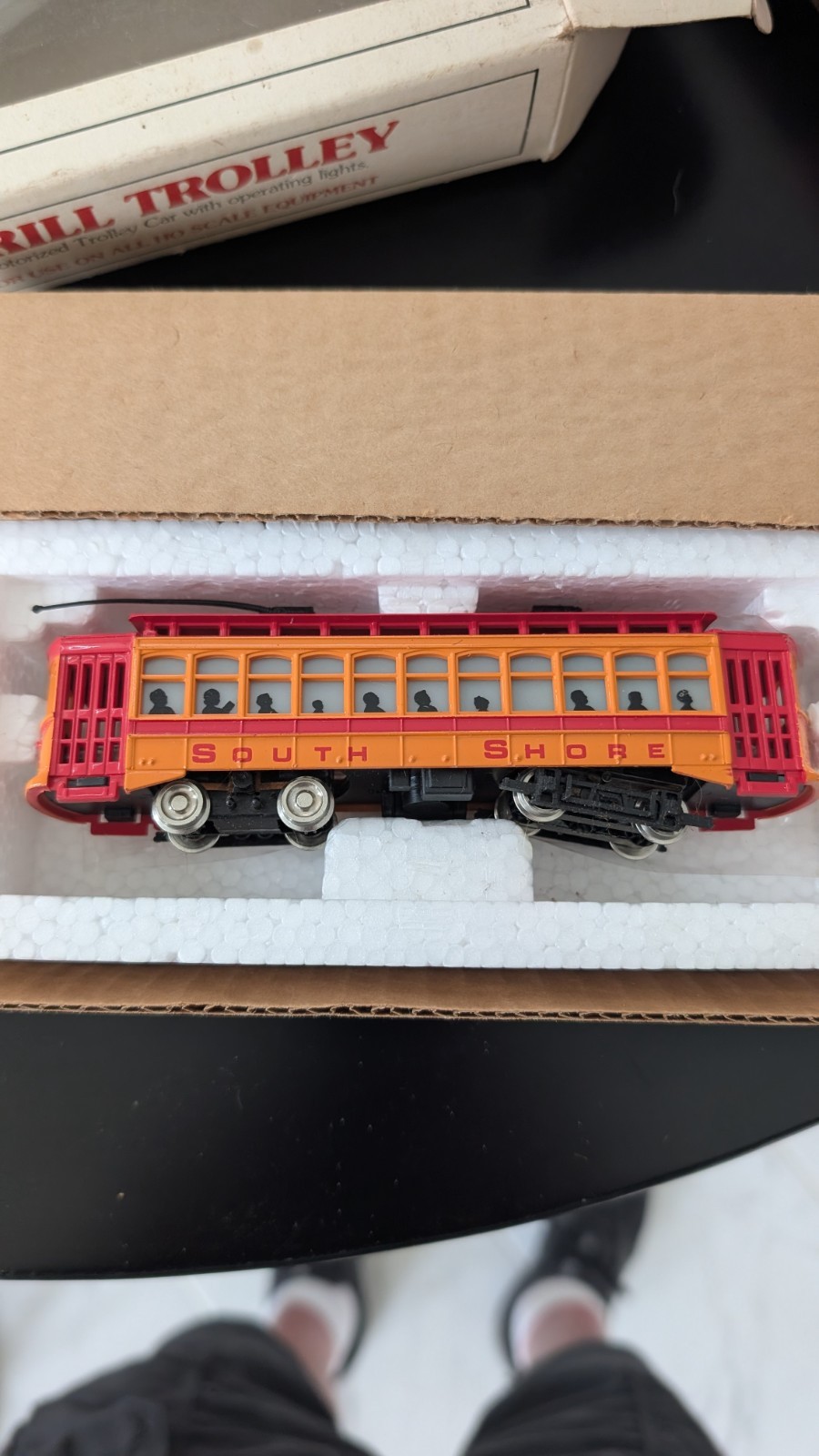 HO Scale Brill Trolley Motorized w/lights – Broadway no. 7408 – Bachmann (AA-833