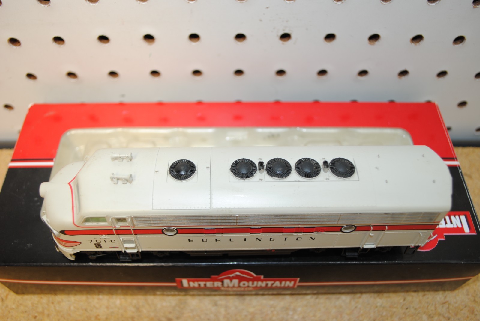InterMountain Railway Co. 49007-08 CB&Q Burlington #701D EMD F7A Diesel Loco HO