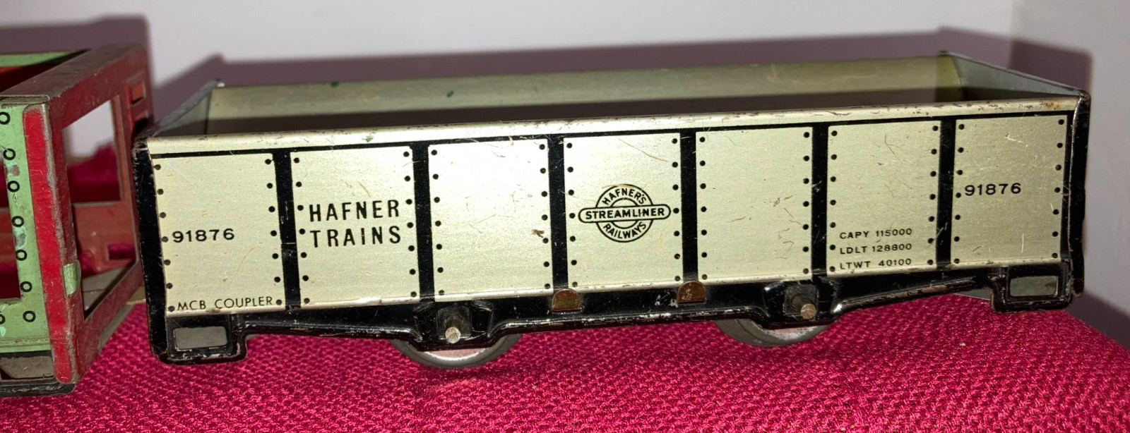 Hafner O Gauge Clockwork Loco #1010 with Key , Tender, 3 Freights & Caboose Runs